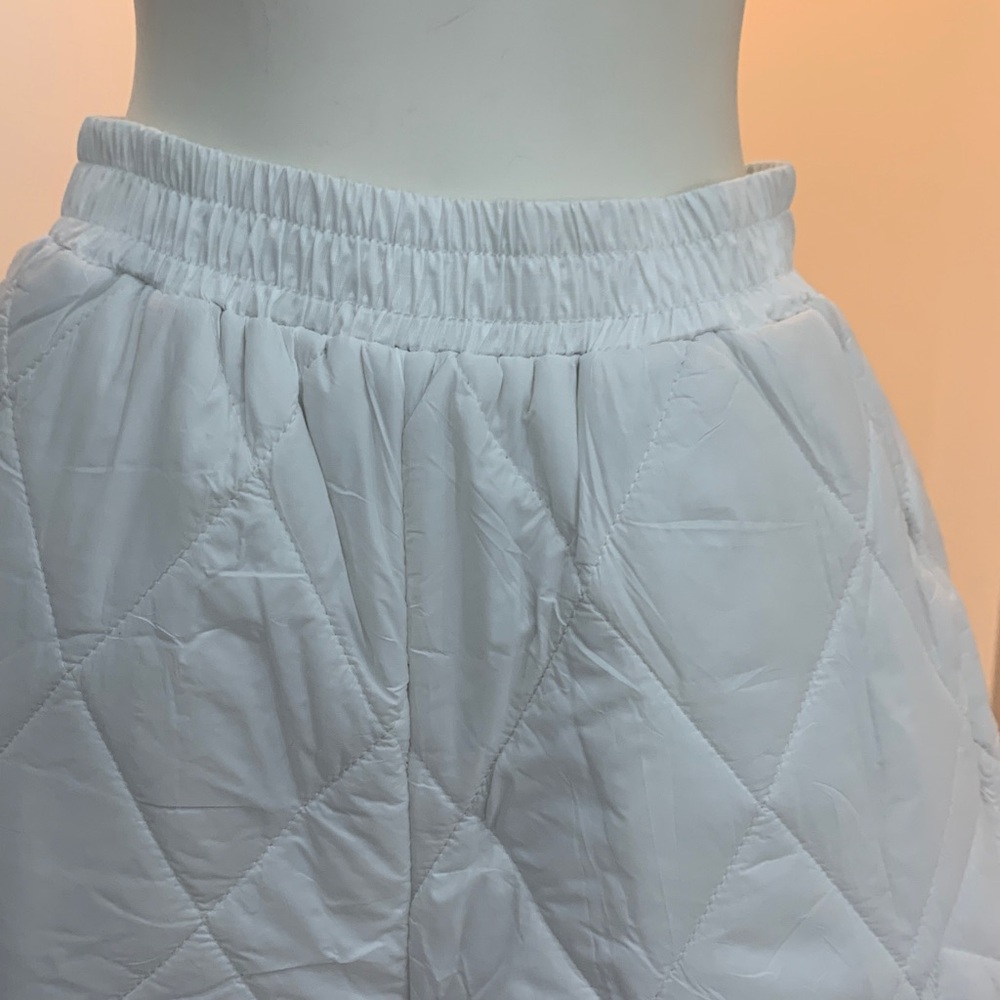 Stylish White Quilted Pants - Picture 7 of 16